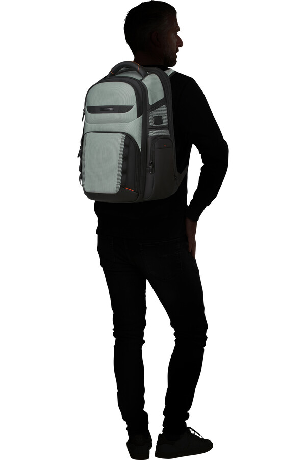 pro-dlx 6 rugzak uitbreidbaar tot 40 cm 156 inch in de kleur saliegroen.